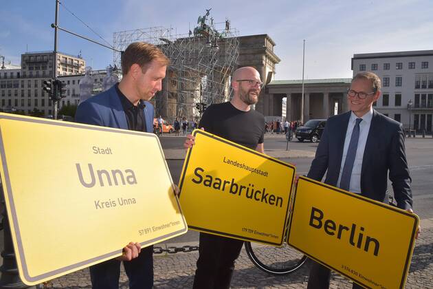 Julian Mieth Michael Mueller Moritz van Duelmen PK for the Unity Party Only with you at the Brandenburg Gate in Berlin on 20 09 2018