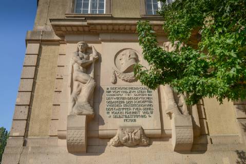 Commemorative plaque Reichsherr Carl vom and to the stone Rathaus Schoeneberg John F Kennedy Platz Schoeneberg Berlin Germany
