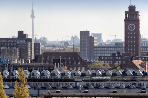 Siemens in Berlin Siemensstadt 2018 10 31 Berlin Germany Berlin Siemensstadt with Siemens branch management Dynamo and Schaltwerk With Berlins support, Siemens plans to set up a campus for science, research and production here and to invest around 600 million euros in this over the next few years
