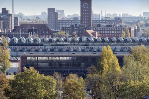 Siemens in Berlin Siemensstadt 2018 10 31 Berlin Germany Berlin Siemensstadt with Siemens branch management Dynamo and Schaltwerk With Berlins support, Siemens plans to set up a campus for science, research and production here and to invest around 600 million euros in this over the next few years