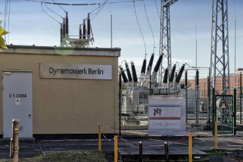 Siemens in Berlin Siemensstadt 2018 10 31 Berlin Germany Berlin Siemensstadt with Siemens branch management Dynamo and Schaltwerk With Berlins support, Siemens plans to set up a campus for science, research and production here and to invest around 600 million euros in this over the next few years