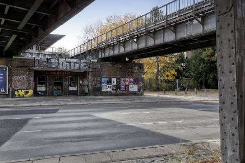 Siemensbahn in Siemensstadt 2018 11 01 Berlin Germany Route Building of the Siemensbahn line, which was shut down in 1980 by the Deutsche Reichsbahn in West Berlin and connects the Jungfernheide ring station along the Siemenswerke and the housing estates in S