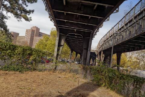 Siemensbahn in Siemensstadt 2018 11 01 Berlin Germany Route Building of the Siemensbahn, which was shut down in 1980 by the Deutsche Reichsbahn in West Berlin and connects the Jungfernheide ring station along the Siemenswerke and the housing estates in