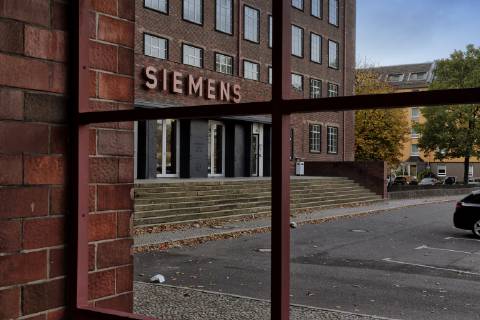 Siemens Wernerwerk Hochhaus 2018 11 01 Berlin Germany Entrance to the Siemens Wernerwerk Hochhaus The building was built in the mid-1920s in the style of steel skeleton construction and New Objectivity In connection with the decision to erect a Siemens Innovations and Research Campus there, the reconstruction of the nearby S railway line connecting the Siemens Works to the Ringbahn will also be brought into play