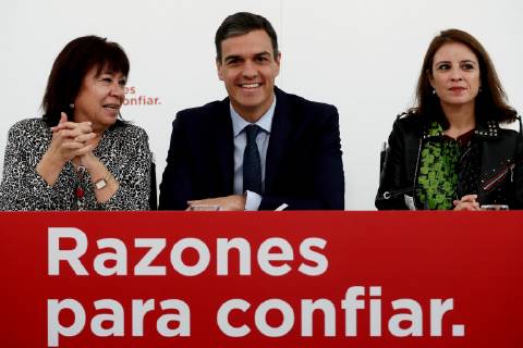 Spanish Prime Minister, Pedro Sanchez, next to Spanish Socialist party Spokesperson at the Lower House of the Spanish Parliament, Adriana Lastra (R), and the party s President, Cristina Narbona (L), during PSOE executive committee meeting in Madrid, Spain, 05 November 2018. PSOE executive committee meeting !ACHTUNG: NUR REDAKTIONELLE NUTZUNG! Copyright: xMariscalx GRAF1622 20181105-636770192004333132