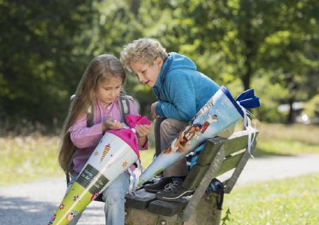 Two children pack school bag from model released Copyright: xMEVx ALLMV137017
