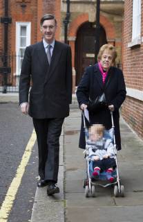 November 16, 2018 - London, London, UK - London, UK. Conservative MP, Jacob Rees-Mogg with his nanny, Veronica Crook and his son leaving his central London home this morning. London UK - ZUMAl94_ 20181116_zaf_l94_010 Copyright: xVickiexFloresx