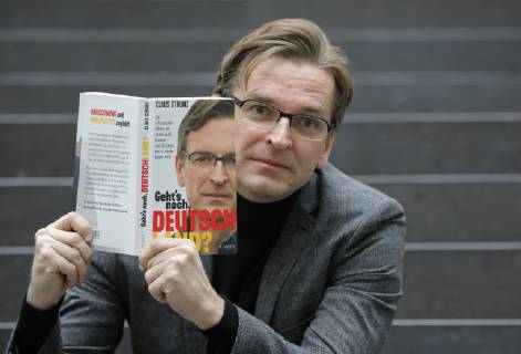 Claus Strunz Journalist Moderator TV Producer Germany Berlin Book Presentation Plassenbuch Verlag Goes still Germany by Claus Strunz 22 11 2018