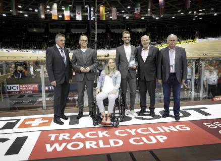 Federal Foreign Minister Heiko Maas SPD visits the Bahnrad World Cup in Berlin Here at the tribute of the cyclists of the year 2018 to the paraplegic Kristina Vogel and the Berlin Maximilian Schachmann 01 12 2018 Berlin Germany Copyright: xThomasxKoehler photothek.netx