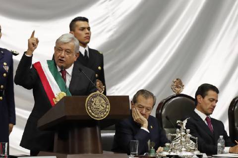 Mexiko Stadt, Amtseinführung Andres Manuel Lopez Obrador The new President of Mexico, Andres Manuel Lopez Obrador (C), delivers a speech during his investiture ceremony at the Mexican Congress, in Mexico City, Mexico, 01 December 2018. Investiture of Mexican President-elect Andres Manuel Lopez Obrador in Mexico City !ACHTUNG: NUR REDAKTIONELLE NUTZUNG!  Copyright: xJorgexNunezx AME3777 20181201-636792891313750731