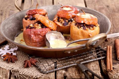 baked apples with custard  Copyright: xpeppix Panthermedia08012496
