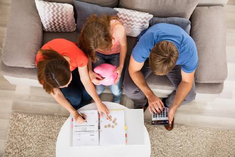  Family Sitting On Sofa Calculating Bill model released Symbolfoto  Copyright: xAndreyPopovx Panthermedia19169971