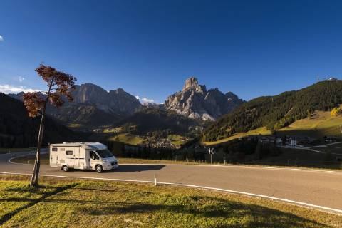Motorhome on the serpentines in Alta Batia High Abbey Valley Dolomites South Tyrol Italy Europe Copyright: imageBROKER/MichaelxSchroeder ibljec04801488.jpg