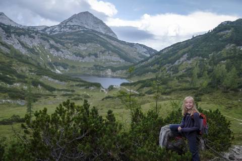 Austria, Ausseer Land, Hiking girl in the mountains model released Symbolfoto  HAMF00395