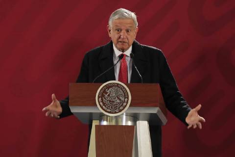 Mexiko, Andres Manuel Lopez Obrador Pressekonferenz January 3, 2019 - EUM20190103NAC01.JPG.CIUDAD DE MEXICO, Presidency Presidencia-AMLO.- 3 de enero del 2019. El presidente Andres Manuel Lopez Obrador, durante conferencia matutina e Palacio Nacional, felicita a los ministros de la Suprema Corte de Justicia de la Nacion, luego de elegir a Arturo Zaldivar Lelo de Larrea como su presidente. Foto: Agencia EL UNIVERSAL MAR.  - ZUMAu78_ 20190103_zaf_u78_001 Copyright: xIrvinxOlivaresx