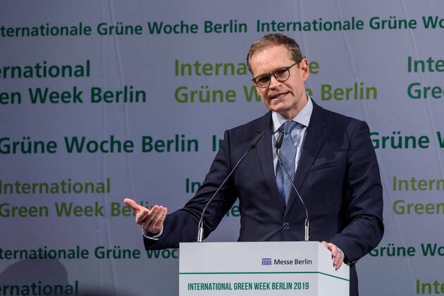 Berlins Governing Mayor Michael Müller SPD on the occasion of the opening of the 84th International Green Week in Berlin snapshot photography F Boillot