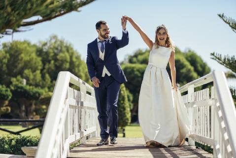 Bridal couple enjoying their wedding day in a park model released Symbolfoto  JSMF00571
