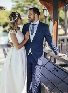 Bridal couple enjoying their wedding day in a park model released Symbolfoto  JSMF00577