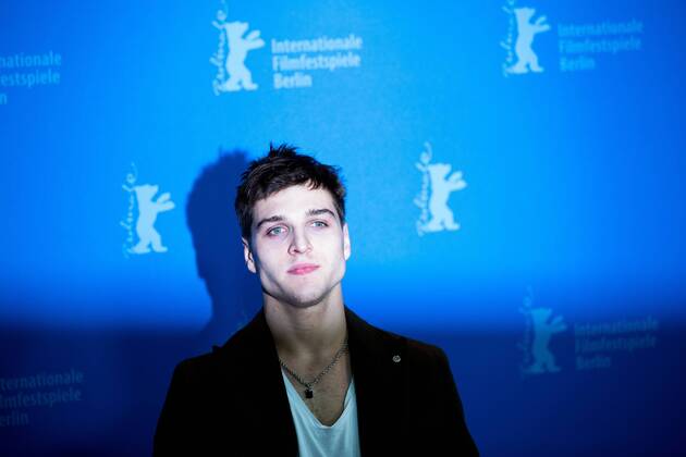 February 9, 2019 - Berlin, Germany - Jonas Dassler attends the The Golden Glove Photocall at the 69th Berlinale International Film Festival Berlin on February 9, 2019, in Berlin, Germany. The Berlin film festival will be running from February 7 to 17, 2019. Nearly 400 movies from around the world will be presented, with 17 vying for the prestigious Golden Bear top prize. Berlin Germany  - ZUMAn230 20190209_zaa_n230_1246 Copyright: xManuelxRomanox