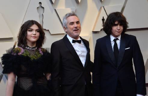 Alfonso Cuarón (C) and guests arrive on the red carpet for the 91st annual Academy Awards at the Dolby Theatre in the Hollywood section of Los Angeles on February 24, 2019.  LAP20190224246 JIMxRUYMEN
