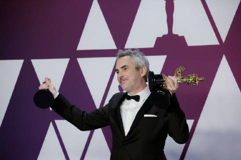 Alfonso Cuaron poses with the three statuettes won by Roma , including best directing, best foreign language film and best cinematography, during the 91th Academy Awards, in Hollywood, California, United States, 24 February 2019. 91st Academy Awards in Hollywood !ACHTUNG: NUR REDAKTIONELLE NUTZUNG!  Copyright: xARMANDOxARORIZOx AME9198 20190225-636866703309455297