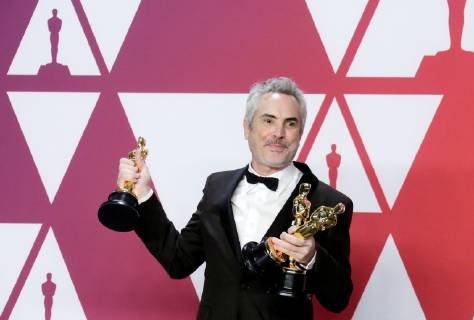 Alfonso Cuaron poses with the three statuettes won by Roma , including best directing, best foreign language film and best cinematography, during the 91th Academy Awards, in Hollywood, California, United States, 24 February 2019. 91st Academy Awards in Hollywood !ACHTUNG: NUR REDAKTIONELLE NUTZUNG!  Copyright: xARMANDOxARORIZOx AME9203 20190225-636866704086428406