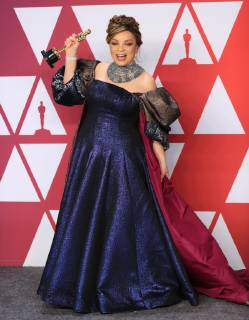 (190225) -- LOS ANGELES, Feb. 25, 2019 (Xinhua) -- Ruth E. Carter, winner of the Best Costume Design award for Black Panther , poses in the press room during the 91st Academy Awards ceremony, or the Oscars, held at the Dolby Theatre in Los Angeles, the United States, on Feb. 24, 2019. (Xinhua Li Ying) U.S.-LOS ANGELES-OSCARS-BEST COSTUME DESIGN 