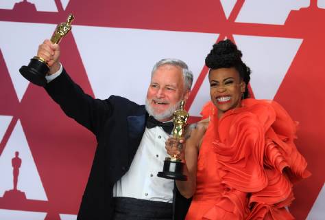 (190225) -- LOS ANGELES, Feb. 25, 2019 (Xinhua) -- Hannah Beachler (R) and Jay Hart pose for photos after winning the Best Production Design award for Black Panther in the press room during the 91st Academy Awards ceremony, or the Oscars, held at the Dolby Theatre in Los Angeles, the United States, on Feb. 24, 2019. (Xinhua Li Ying) U.S.-LOS ANGELES-OSCARS-BEST PRODUCTION DESIGN 
