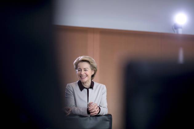 News Bilder des Tages Ursula von der Leyen, Kabinett DEU, Deutschland, Germany, Berlin, 27.02.2019 Ursula von der Leyen, Bundesverteidigungsministerin, CDU, vor der Kabinettssitzung im Berliner Kanzleramt. Ursula von der Leyen, German Defence minister, CDU, during a cabinet meeting at the chancellor office in Berlin, Germany.
