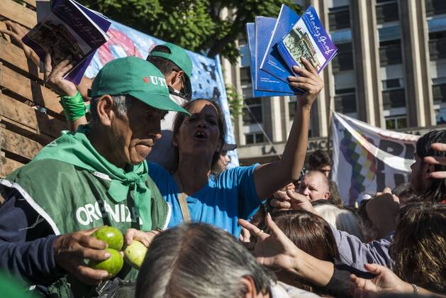 February 27, 2019 - City Of Buenos Aires, City of Buenos Aires, Argentina - INT. 2019, February 27. City of Buenos Aires, Argentina.- Small producers give away on 2019 February 27, 20 thousands kilos of vegetables, called Verdurazo, in Plaza de Mayo, City of Buenos Aires, claiming for improvements to small farmers and against hunger. The last February 15, they were repressed when they tried to sell vegetables at an accessible and fair price in Constitucion neighborhood, in City of Buenos Aires. City Of Buenos Aires Argentina - ZUMAf135 20190227_zap_f135_019 Copyright: xJulietaxFerrariox