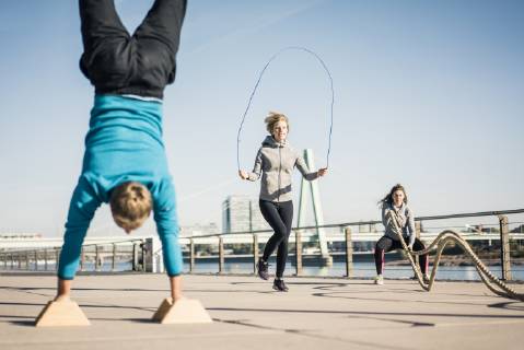 Friends training at the riverside, skipping rope and doing handstand model released Symbolfoto  MOEF01667
