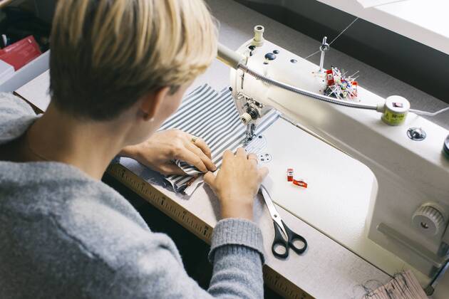 Woman using sewing machine on table in studio model released Symbolfoto property released  JUBF00285
