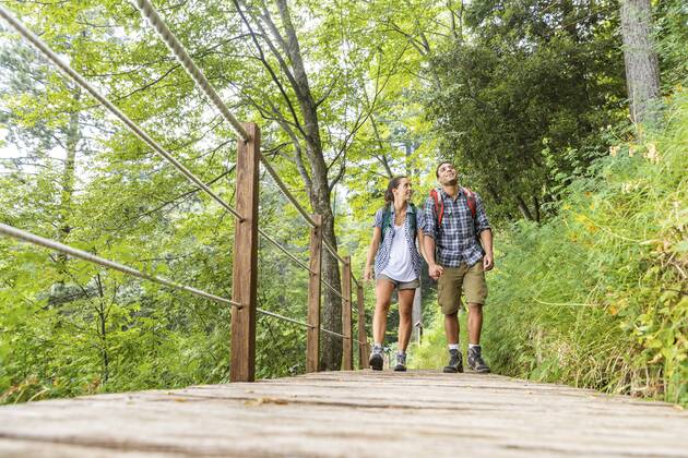 Italy, Massa, young couple hiking and walking on a boardwalk in the Alpi Apuane model released Symbolfoto  WPEF00881