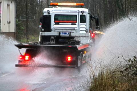 Dangerous road conditions during heavy rain The water from a road flooded after heavy rain is torn into the air by the cars and causes many drivers to be terrified Essen Nordrhein Westfalen Germany Deutschland Überruhr