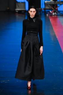 (190403) -- MEXICO CITY, April 3, 2019 (Xinhua) -- A model presents a creation at the Alexia Ulibarri Show during the Mercedes-Benz Fashion Week Mexico City in Mexico City, Mexico, April 2, 2019. (Xinhua Xin Yuewei) MEXICO-MEXICO CITY-FASHION WEEK 