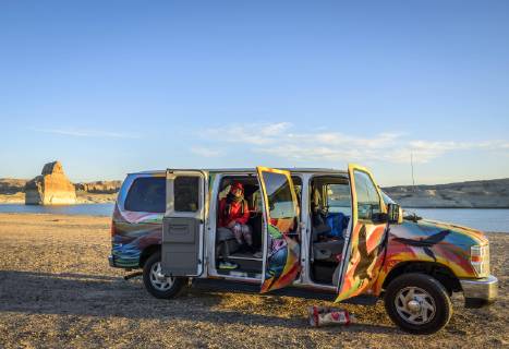 Campingvan Camper at the sandy beach at Lake Powell Lone Rock Beach Campground Glen Canyon National Recreation Area Page Utah USA North America Copyright: imageBROKER/ValentinxWolf iblvfw04864807.jpg