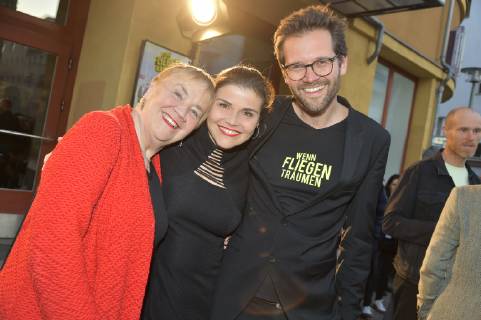 Film premiere when flying dreams mother Sabine Wackernagel Katharina Wackernagel Jonas Grosch at the premiere when flying dreams directing debut of Katharina Nagel in Achtung Berlin in Berlin on 16 04 2019 APP