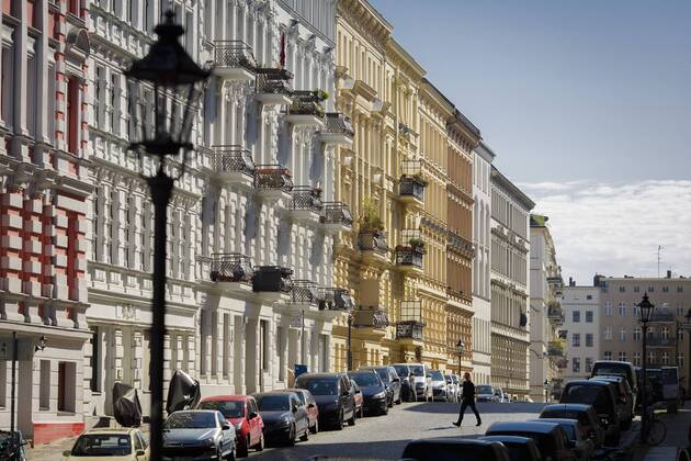 Renovated apartment buildings stand in a street in Berlin Kreuzberg Berlin 17 04 2019 Berlin Germany Copyright: xThomasxTrutschel photothek.netx