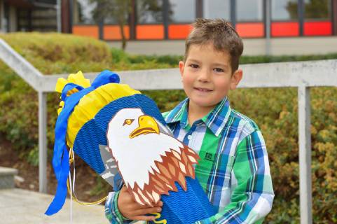 Young 6 years school enrolment with school bag Portrait Germany Europe Copyright: imageBROKER/ElmarxHerz iblely04876257.jpg