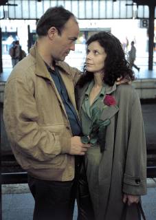 EUROCOPS Alte Freunde D 1992 Ulrich Stark Bild: Dorn (HEINER LAUTERBACH) und Marion (ADELHEID ARNDT) am Bahnhof. 34059 Überschrift: EUROCOPS D 1992 Copyright: KPA !AUFNAHMEDATUM GESCHÄTZT! UnitedArchives00644849
