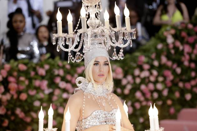 Entertainment Bilder des Tages Katy Perry arrives on the red carpet at The Metropolitan Museum of Art s Costume Institute Benefit Camp: Notes on Fashion at Metropolitan Museum of Art in New York City on May 6, 2019.  NYP2019050952 JOHNxANGELILLO