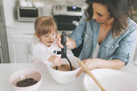 Mother and daughter making a cake together model released Symbolfoto property released  CMSF00033