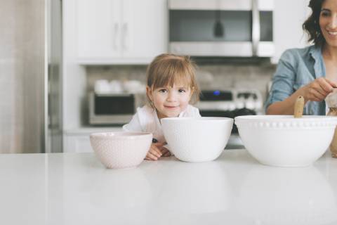 Mother and daughter making a cake together model released Symbolfoto property released  CMSF00035