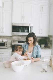 Mother and daughter making a cake together model released Symbolfoto property released  CMSF00037