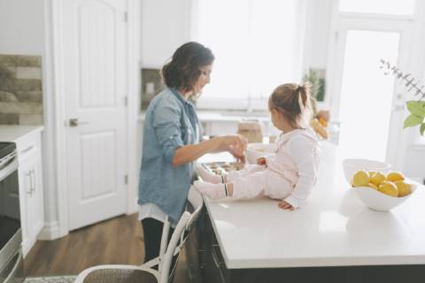 Mother and daughter making a cake together model released Symbolfoto property released  CMSF00040