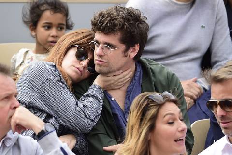 Arthur Dupont et sa compagne CELEBRITES : Internationaux de France 2019 Roland Garros - Village - 29 05 2019 JBAutissier Panoramic
