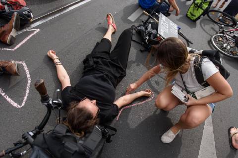Berlin, Demo of the VCD StopptDenStraßentod Deutschland, Berlin 14 06 2019 Under the motto StopptDenStraßentod the Verkehrsclub Deutschland e VCD organized a demonstration from the Nordbahnhof to the Bundesverkehrsministerium with about one hundred participants In the picture participants lie on the floor Berlin Berlin Germany