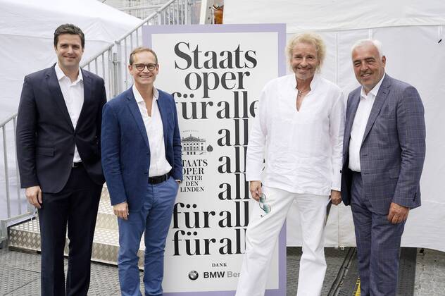 Matthias Schulz, Michael Müller, Thomas Gottschalk and Hans Reiner Schröder at the State Opera for all 2019 Event with the Symphony Concerts Felix Mendelssohn Bartholdys Violin Concerto in E minor and Johannes Brahms Second Symphony with the Staatskapelle Berlin live at the Bebelplatz Berlin, 16 06 2019 Foto:xT.xBartillax xFuturexImage