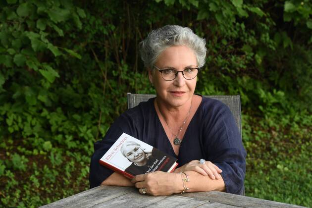 Katerina Jacob actress daughter of Ellen Schwiers wrote the preface Munich 26 06 19 Zierer Communications Effnerstrasse press brunch with Katerina Jacob biography of Ellen Schwiers book introduction Dich hat der Esel im Galopp Verloren Jacob 0038