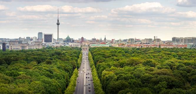 Panorama of Berlin Mitte with parts of the Berlin Tiergarten and Strasse des 17 Juni 11 07 2019, Berlin, GER Panorama of Berlin Mitte with parts of the Berlin Tiergarten and Strasse des 17 Juni, Berlin Berlin Deutschland Berlin Strasse des 17 Juni